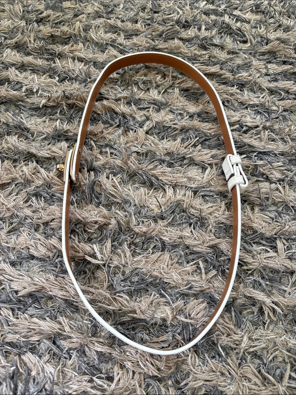 White Grained Faux Leather Turn Lock Adjustable Skinny Belt OS